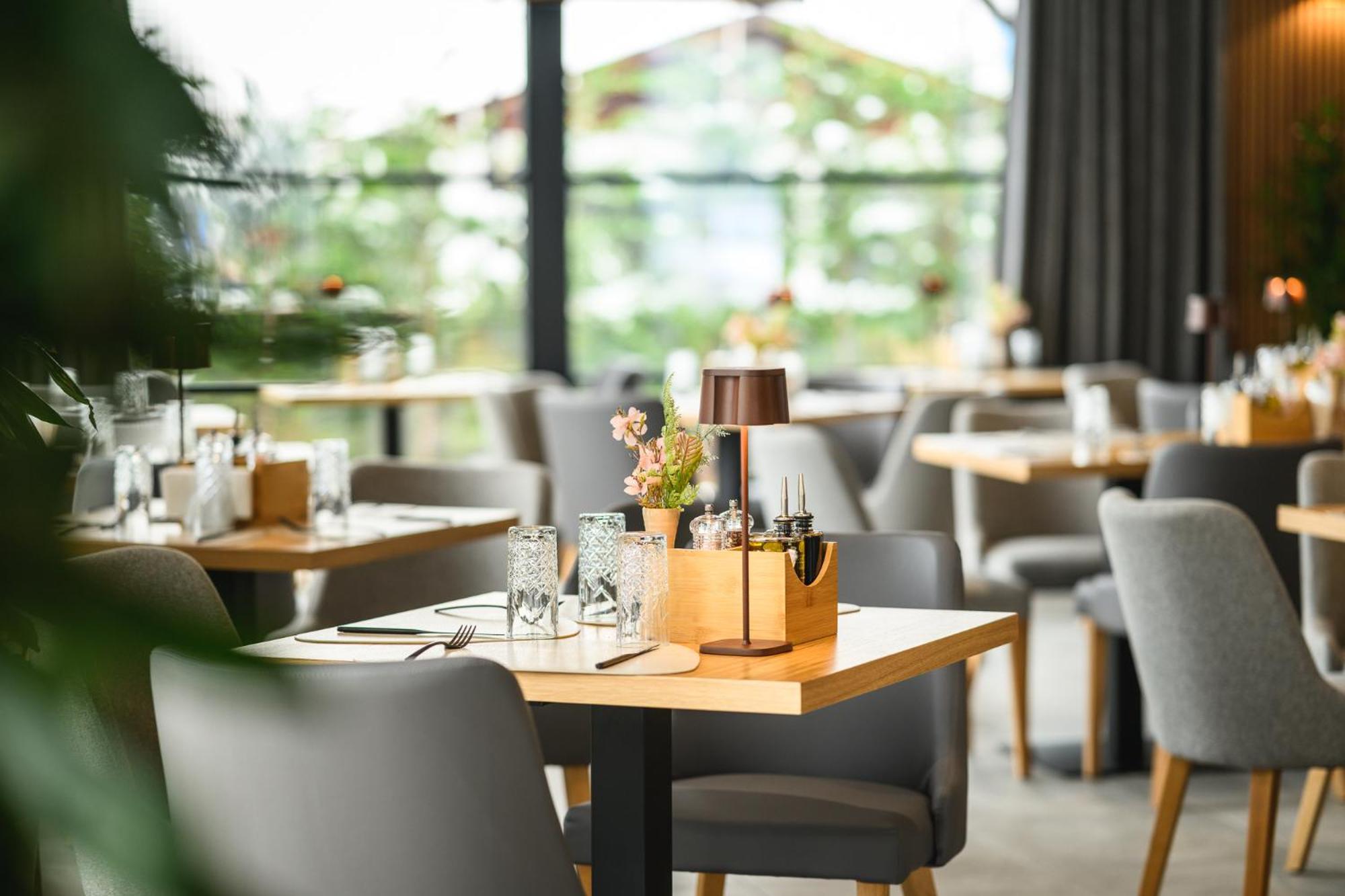 Empire Balneo & Spa Hotel Hiszarja Kültér fotó