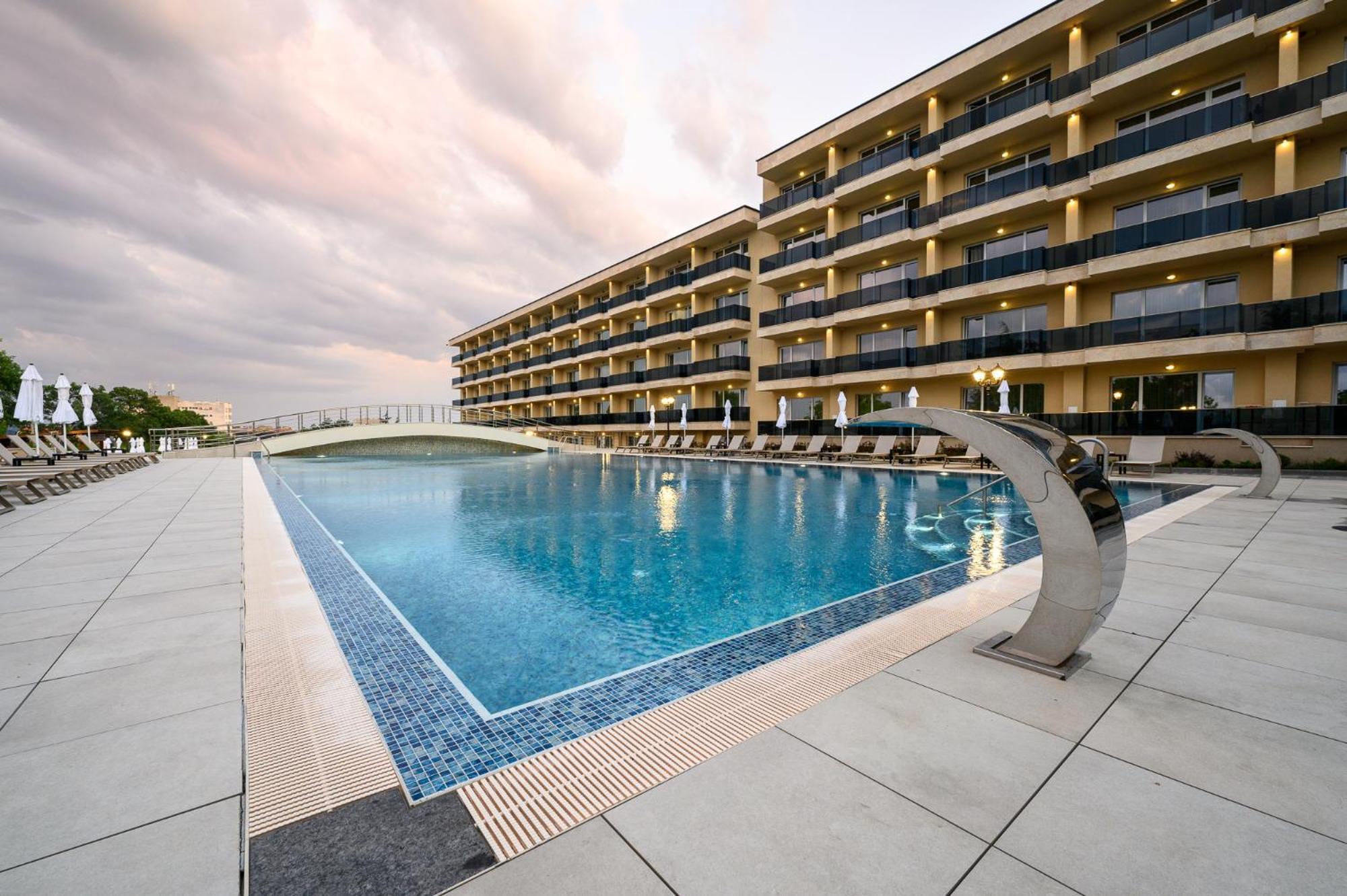 Empire Balneo & Spa Hotel Hiszarja Kültér fotó